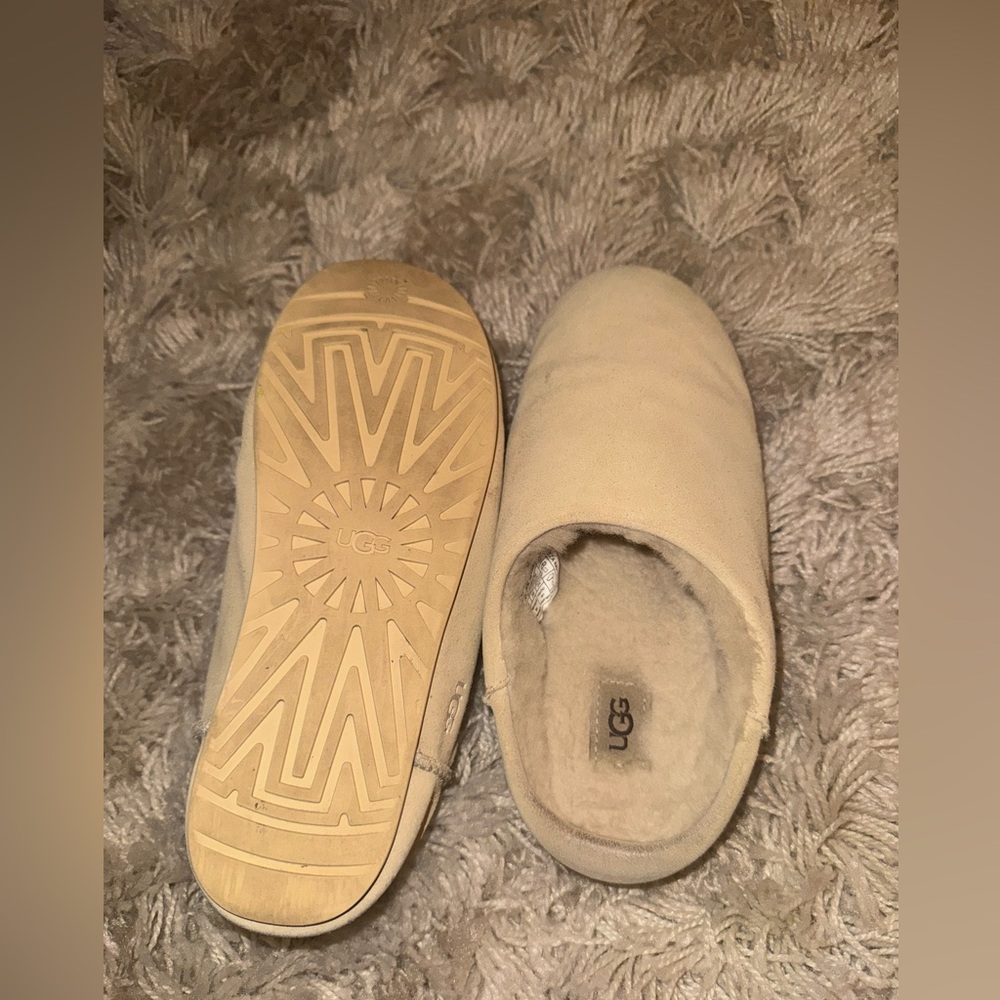 UGG - Picture 4 of 5